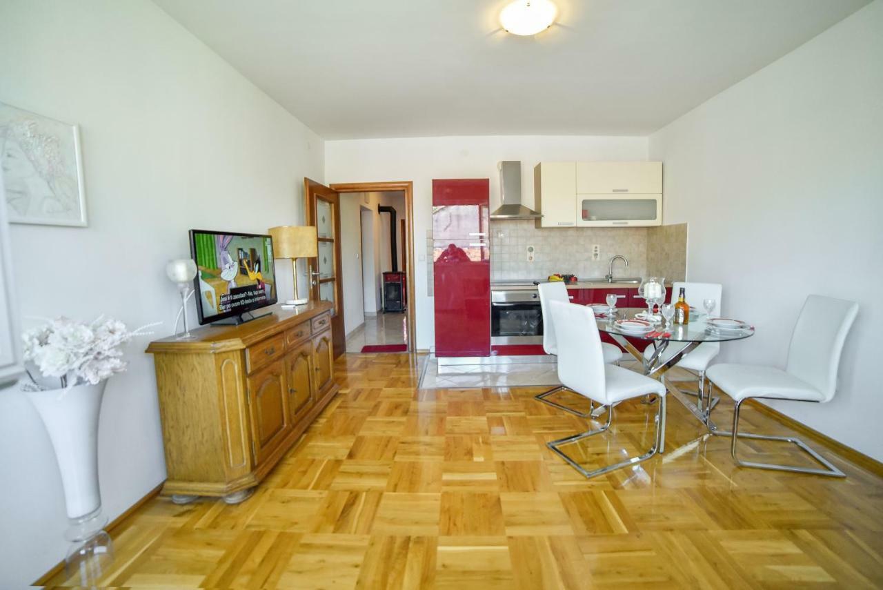 Apartment Ines Sinj Bagian luar foto