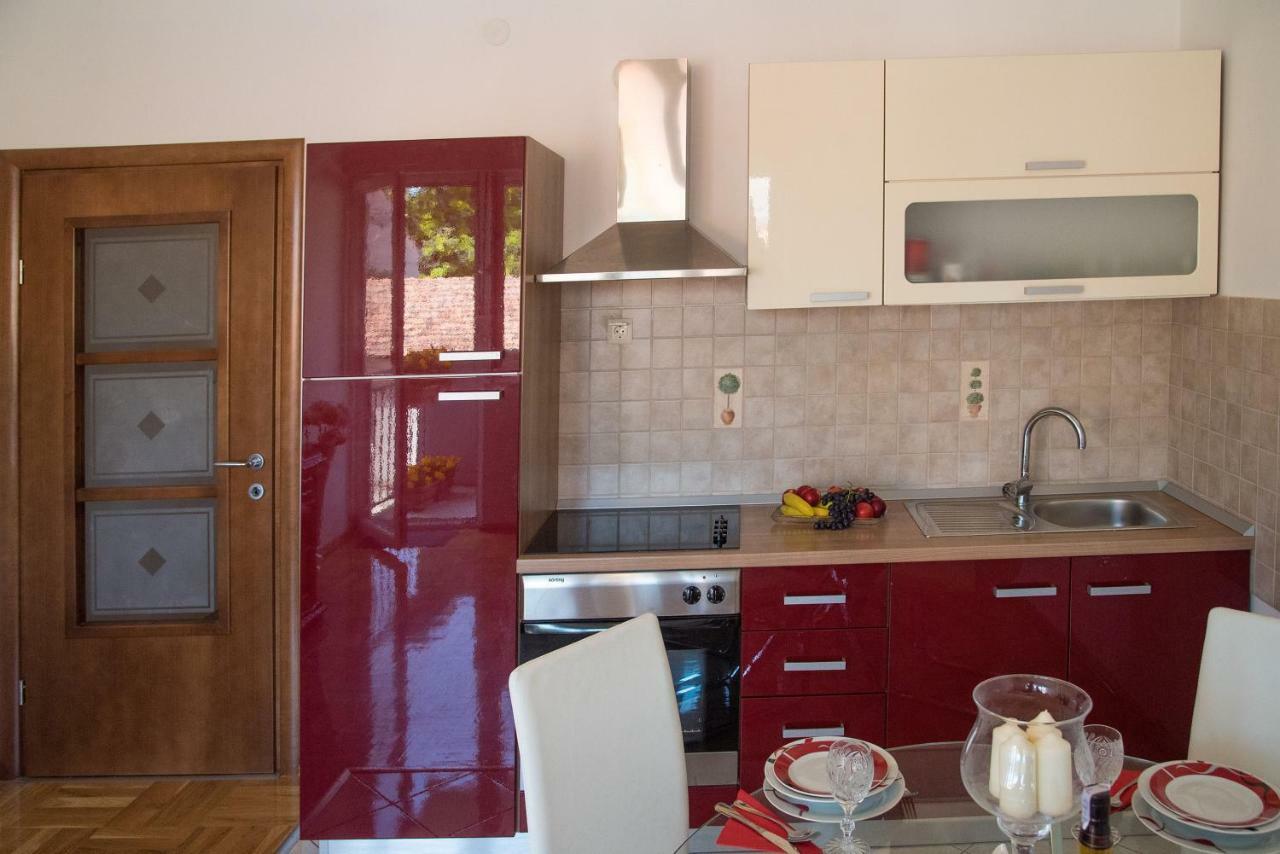 Apartment Ines Sinj Bagian luar foto